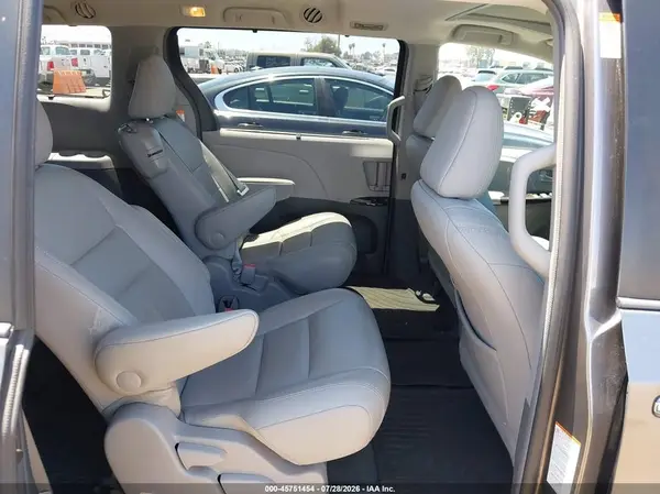 5TDYZ3DC4HS875542 2017 TOYOTA SIENNA - Image 8
