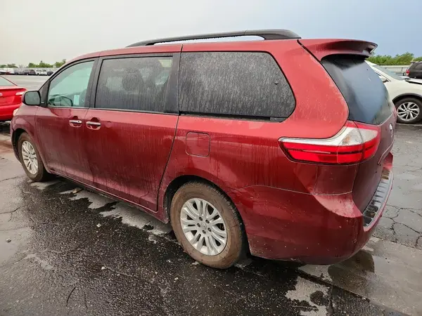 5TDYZ3DC4HS876092 2017 TOYOTA SIENNA - Image 2