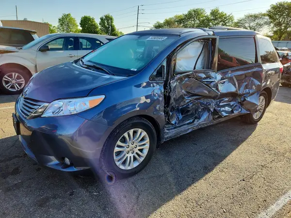 5TDYZ3DC4HS878697 2017 TOYOTA SIENNA - Image 1