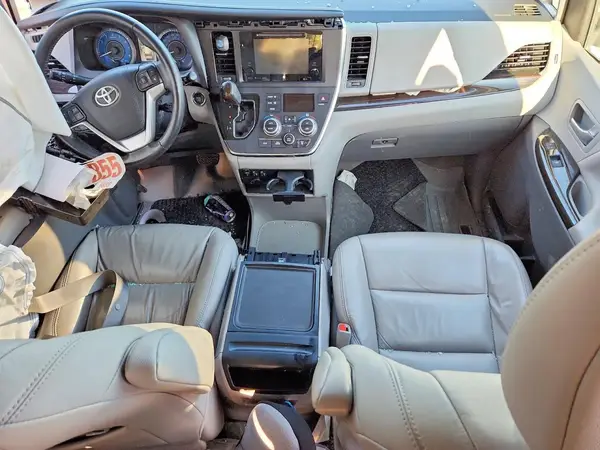 5TDYZ3DC4HS878697 2017 TOYOTA SIENNA - Image 8