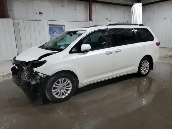 5TDYZ3DC4HS879378 2017 TOYOTA SIENNA - Image 1
