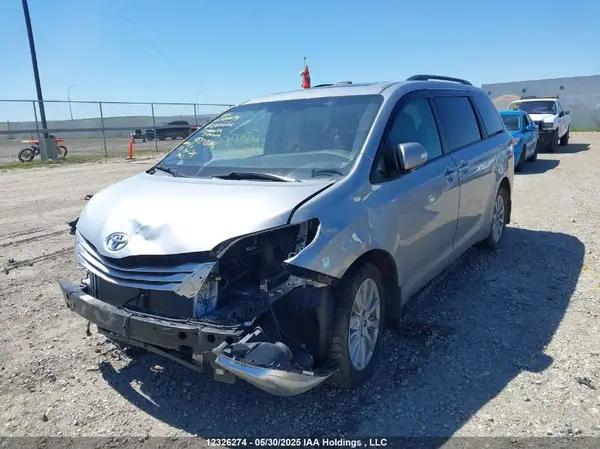 5TDYZ3DC4HS880692 2017 TOYOTA SIENNA - Image 2