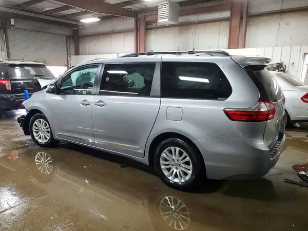 5TDYZ3DC4HS883012 2017 TOYOTA SIENNA - Image 2