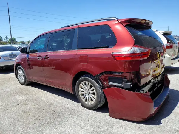 5TDYZ3DC4HS883124 2017 TOYOTA SIENNA - Image 2