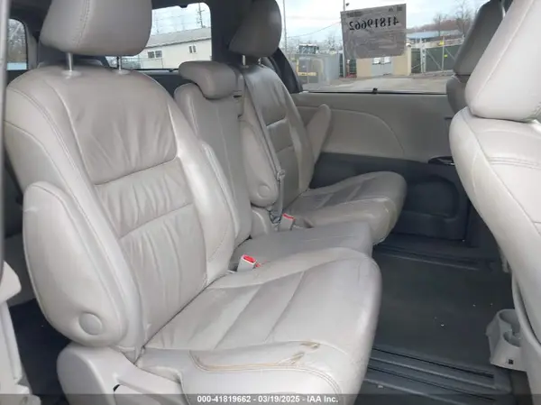 5TDYZ3DC4HS886380 2017 TOYOTA SIENNA - Image 8