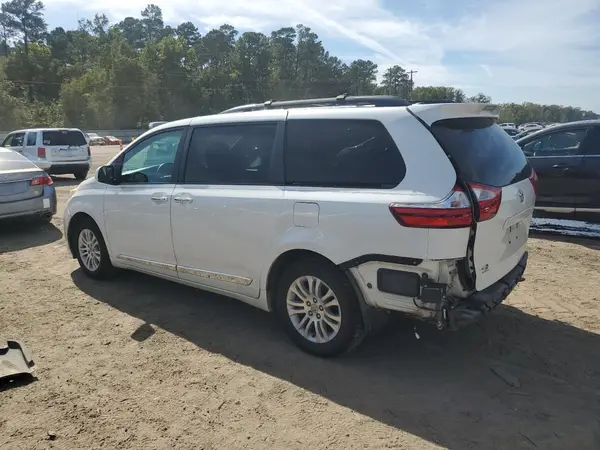 5TDYZ3DC4HS886900 2017 TOYOTA SIENNA - Image 2