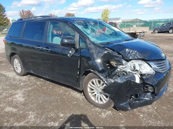 5TDYZ3DC4HS887805 2017 TOYOTA SIENNA - Image 1