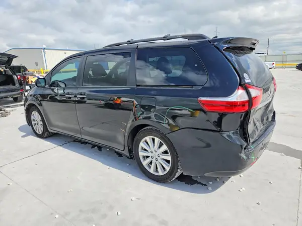 5TDYZ3DC4HS891577 2017 TOYOTA SIENNA - Image 2