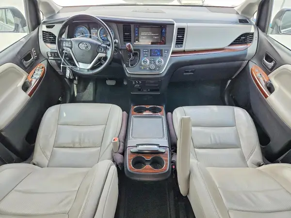 5TDYZ3DC4HS891577 2017 TOYOTA SIENNA - Image 8
