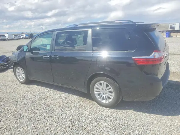 5TDYZ3DC4HS893040 2017 TOYOTA SIENNA - Image 2