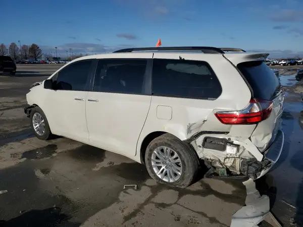 5TDYZ3DC4HS893460 2017 TOYOTA SIENNA - Image 2