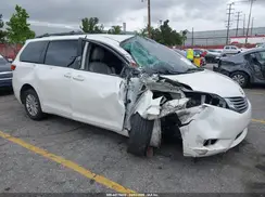 5TDYZ3DC4HS894026 2017 TOYOTA SIENNA