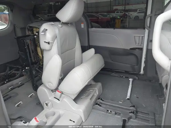 5TDYZ3DC4HS894026 2017 TOYOTA SIENNA - Image 8