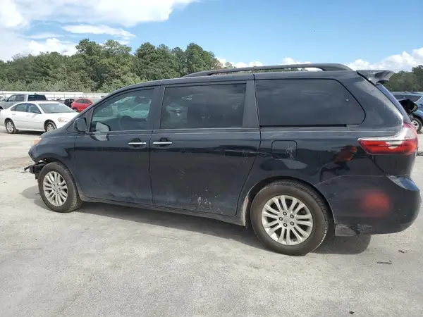 5TDYZ3DC4HS894561 2017 TOYOTA SIENNA - Image 2