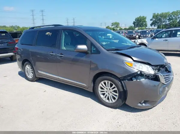 5TDYZ3DC4HS896195 2017 TOYOTA SIENNA - Image 1