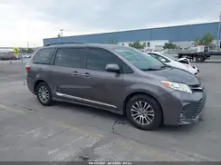5TDYZ3DC4JS901059 2018 TOYOTA SIENNA