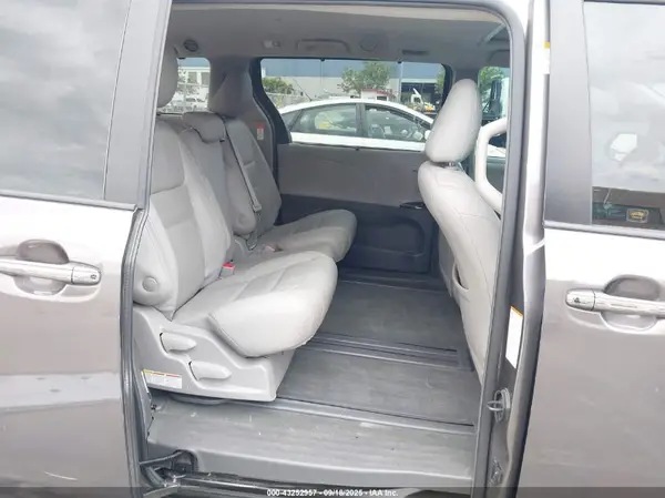 5TDYZ3DC4JS901059 2018 TOYOTA SIENNA - Image 8