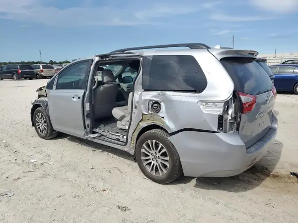 5TDYZ3DC4JS903412 2018 TOYOTA SIENNA - Image 2