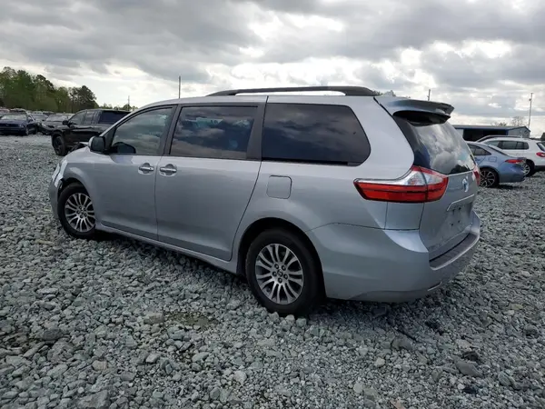 5TDYZ3DC4JS913230 2018 TOYOTA SIENNA - Image 2