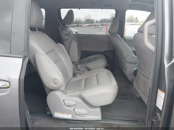 5TDYZ3DC4JS913535 2018 TOYOTA SIENNA - Image 8