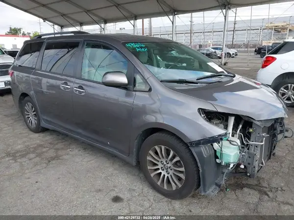 5TDYZ3DC4JS913969 2018 TOYOTA SIENNA - Image 1