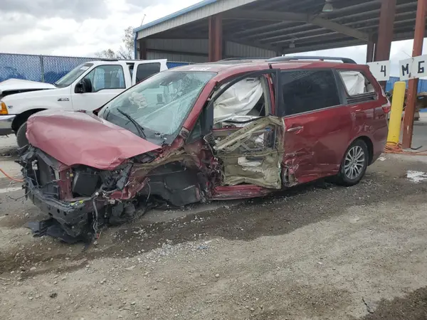 5TDYZ3DC4JS915964 2018 TOYOTA SIENNA - Image 1