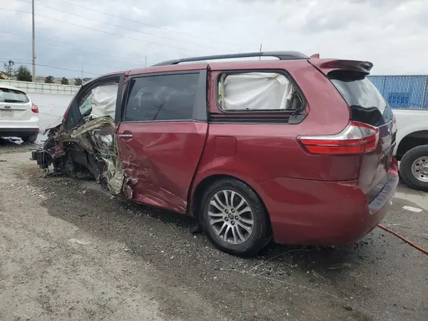 5TDYZ3DC4JS915964 2018 TOYOTA SIENNA - Image 2