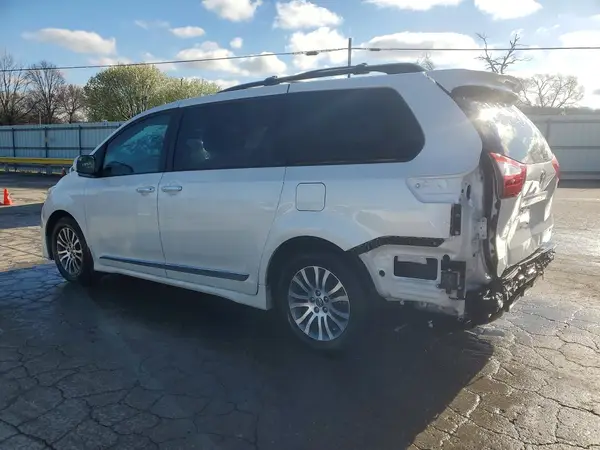 5TDYZ3DC4JS921165 2018 TOYOTA SIENNA - Image 2
