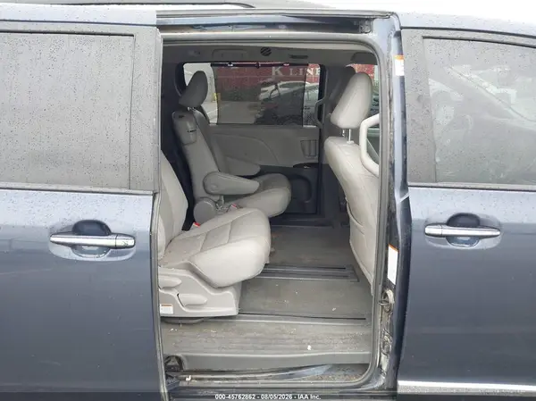 5TDYZ3DC4JS922574 2018 TOYOTA SIENNA - Image 8