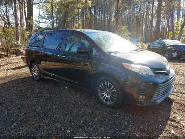 5TDYZ3DC4JS927774 2018 TOYOTA SIENNA - Image 1
