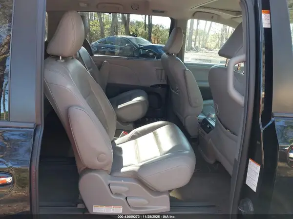 5TDYZ3DC4JS927774 2018 TOYOTA SIENNA - Image 8