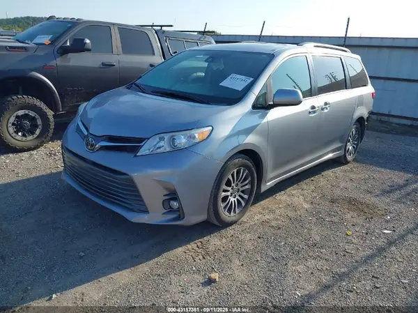 5TDYZ3DC4JS929900 2018 TOYOTA SIENNA - Image 2