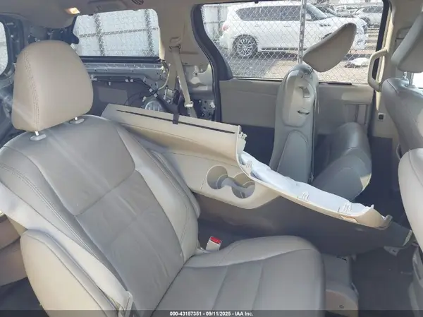 5TDYZ3DC4JS929900 2018 TOYOTA SIENNA - Image 8