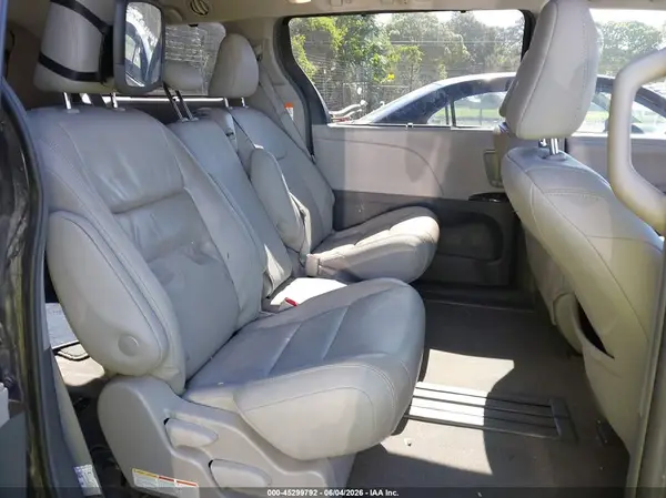 5TDYZ3DC4JS933865 2018 TOYOTA SIENNA - Image 8