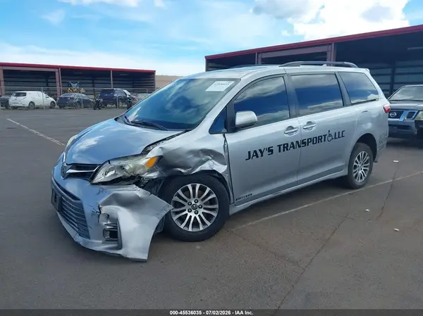 5TDYZ3DC4JS934966 2018 TOYOTA SIENNA - Image 2