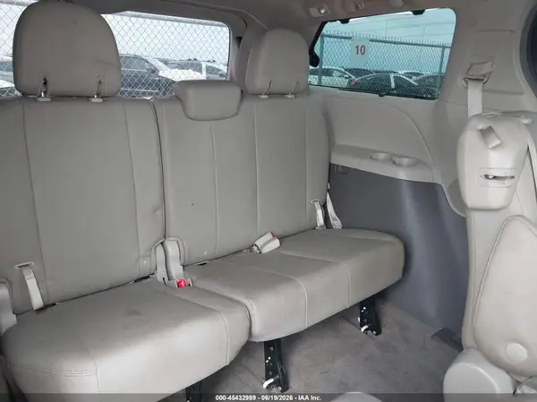 5TDYZ3DC4JS934983 2018 TOYOTA SIENNA - Image 8