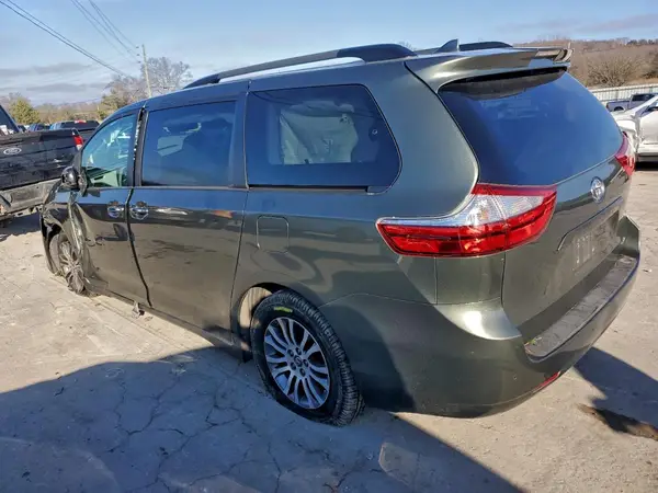 5TDYZ3DC4JS937494 2018 TOYOTA SIENNA - Image 2