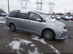 5TDYZ3DC4JS940590 2018 TOYOTA SIENNA