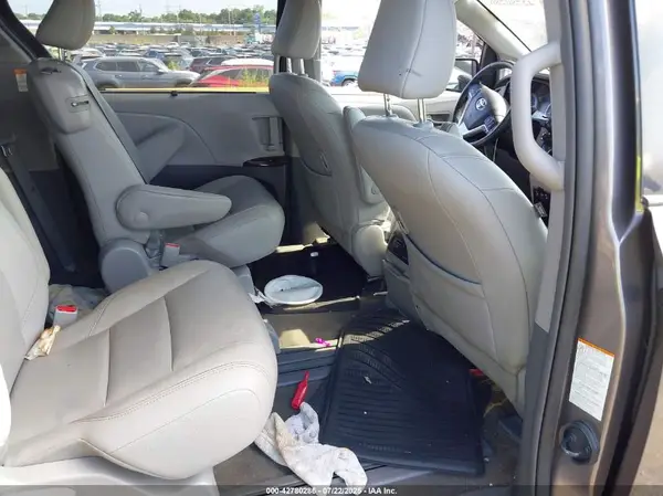 5TDYZ3DC4JS940637 2018 TOYOTA SIENNA - Image 8