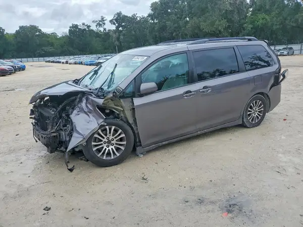 5TDYZ3DC4JS942498 2018 TOYOTA SIENNA - Image 1