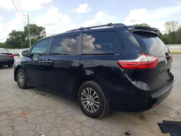 5TDYZ3DC4JS946468 2018 TOYOTA SIENNA - Image 2