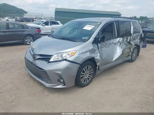 5TDYZ3DC4JS947670 2018 TOYOTA SIENNA - Image 2