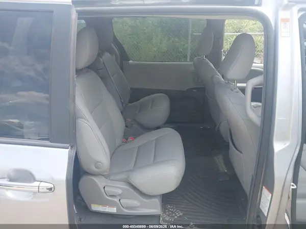 5TDYZ3DC4JS947670 2018 TOYOTA SIENNA - Image 8