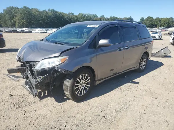 5TDYZ3DC4JS952903 2018 TOYOTA SIENNA - Image 1
