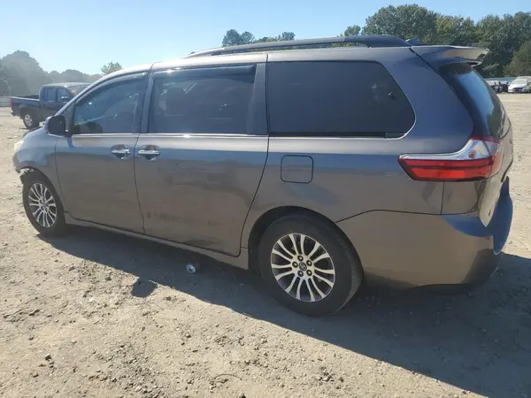 5TDYZ3DC4JS952903 2018 TOYOTA SIENNA - Image 2