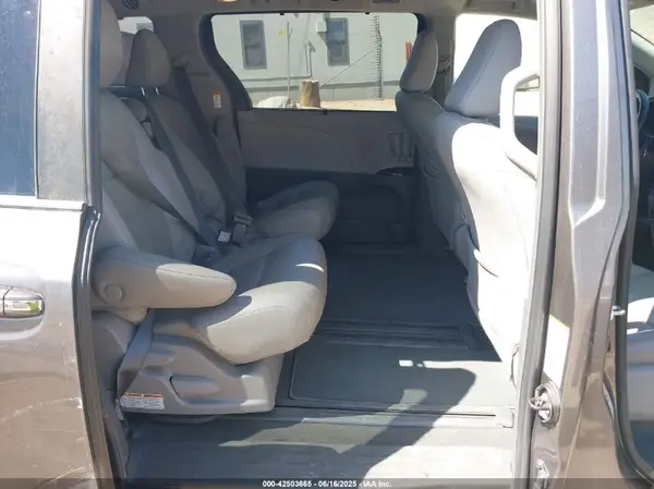 5TDYZ3DC4JS953081 2018 TOYOTA SIENNA - Image 8