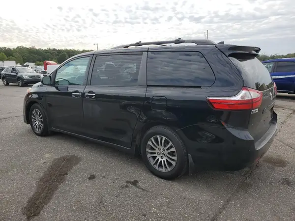 5TDYZ3DC4JS955588 2018 TOYOTA SIENNA - Image 2