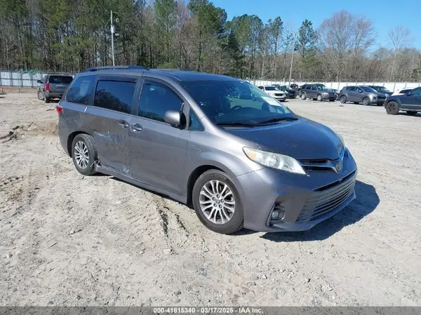 5TDYZ3DC4JS958698 2018 TOYOTA SIENNA - Image 1