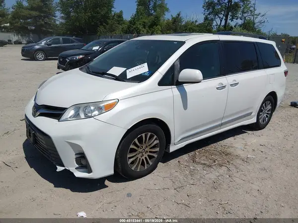 5TDYZ3DC4JS959687 2018 TOYOTA SIENNA - Image 2