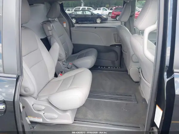 5TDYZ3DC4JS962153 2018 TOYOTA SIENNA - Image 8